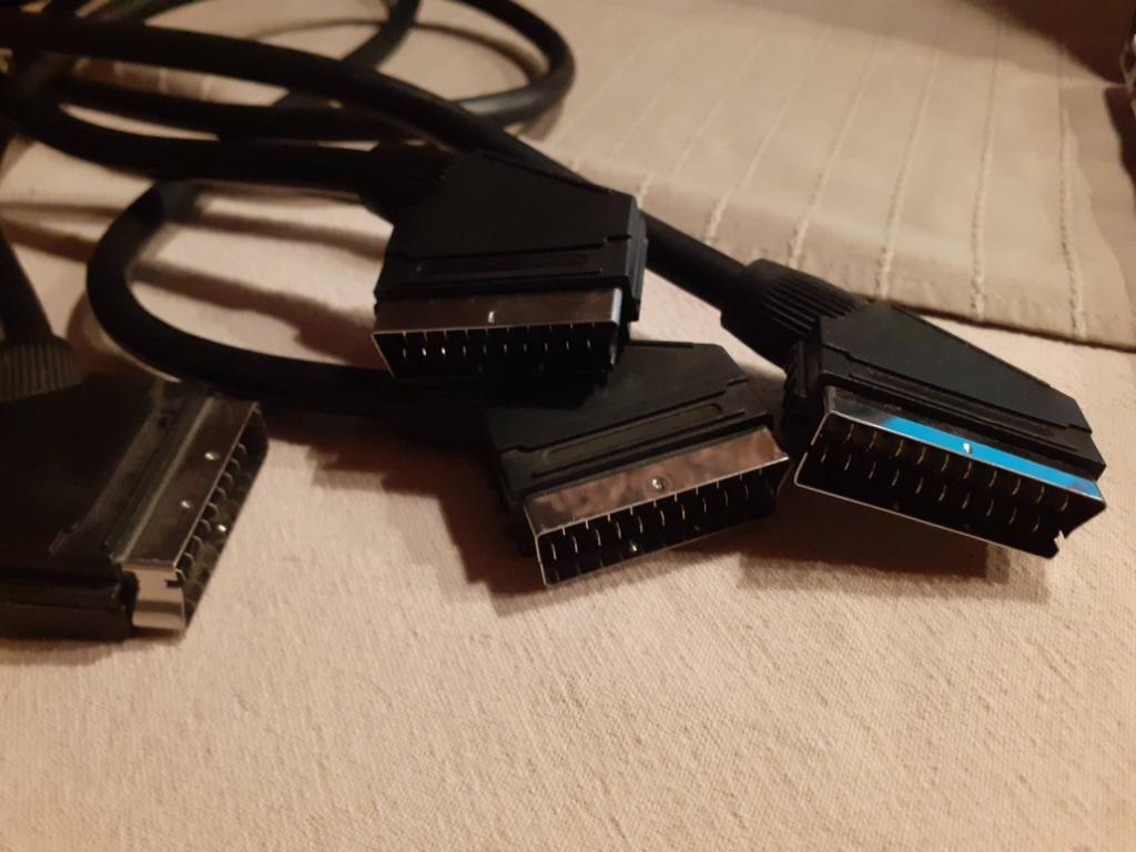 2 Scartkabels, Audio, Tv en Foto, Audiokabels en Televisiekabels, Ophalen of Verzenden, Zo goed als nieuw, Minder dan 2 meter