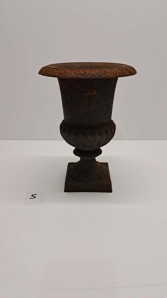 Vase/urne en fonte type Médicis – 24,5 cm – Ø 18,5 cm, Jardin & Terrasse, Vases de jardin, Utilisé, Enlèvement