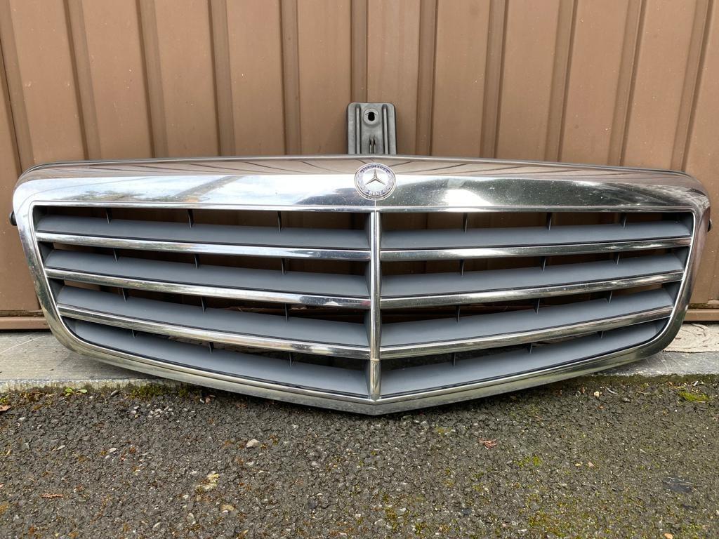 Calandre Mercedes originale , état neuf, Enlèvement
