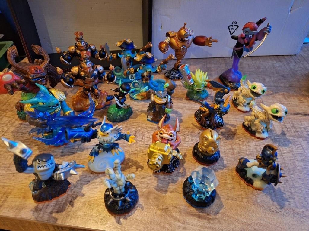 Un grand groupe de Skylanders avec des géants, Enlèvement ou Envoi, 2 joueurs, À partir de 7 ans, Aventure et Action