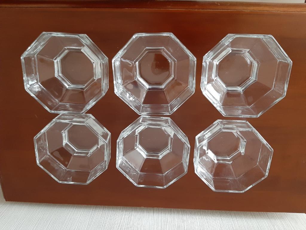 6 plats en verre, Enlèvement