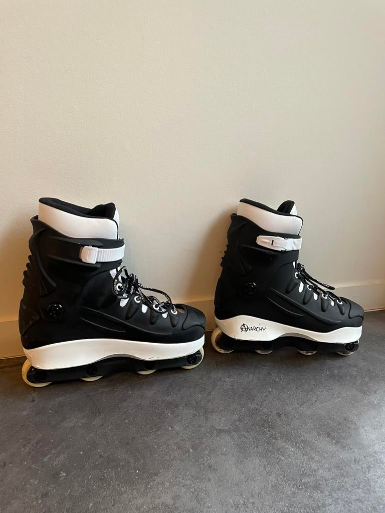 Stuntskates - inline skeelers van Revolution (maat 43), Sport en Fitness, Ophalen, Zo goed als nieuw