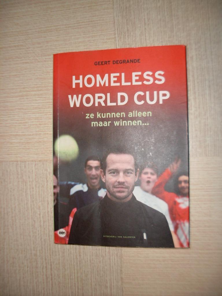 VOETBAL / Gilles De Bilde HOMELESS WORLD CUP, Enlèvement ou Envoi, Comme neuf, Sport de ballon