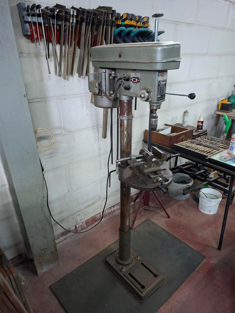 Kolomboormachine, Enlèvement, Foreuse sur colonne