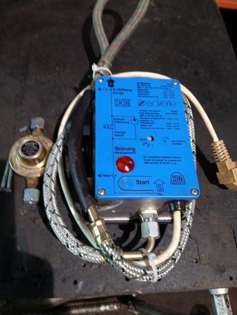 Pompe eckerle SK9E ,SP32-01 pour poêle a mazout, Enlèvement, Révisé