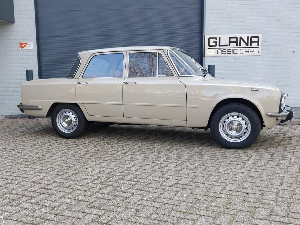 Alfa Romeo Giulia Nuova Super 1300, Auto's, 4 deurs, Achterwielaandrijving, 4 cilinders, Beige