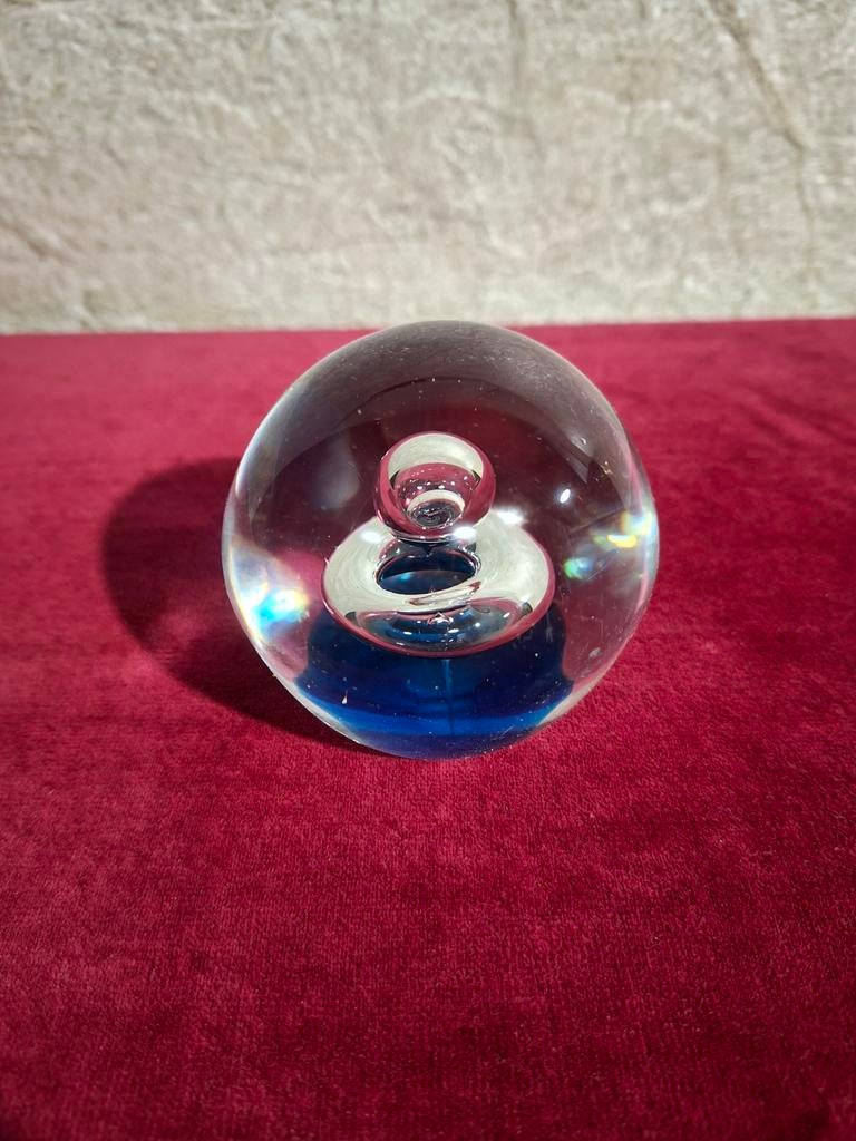 Presse-papier en forme de boule, Enlèvement ou Envoi