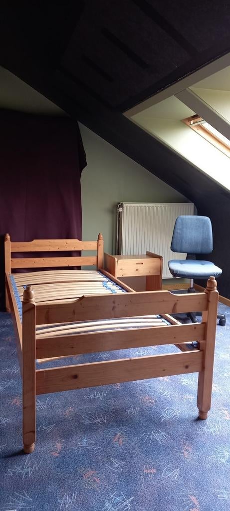 Eénpersoonsslaapkamer met bureau en - stoel, Ophalen, Gebruikt, Hout