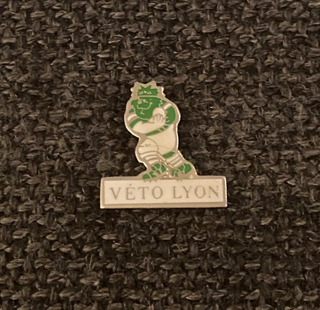 PIN - VÉTO LYON, Verzenden, Gebruikt, Sport, Speldje of Pin