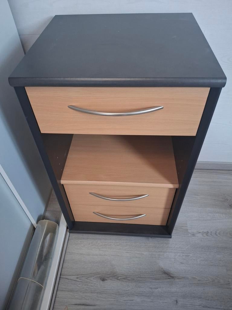 Nachtkastje, Enlèvement