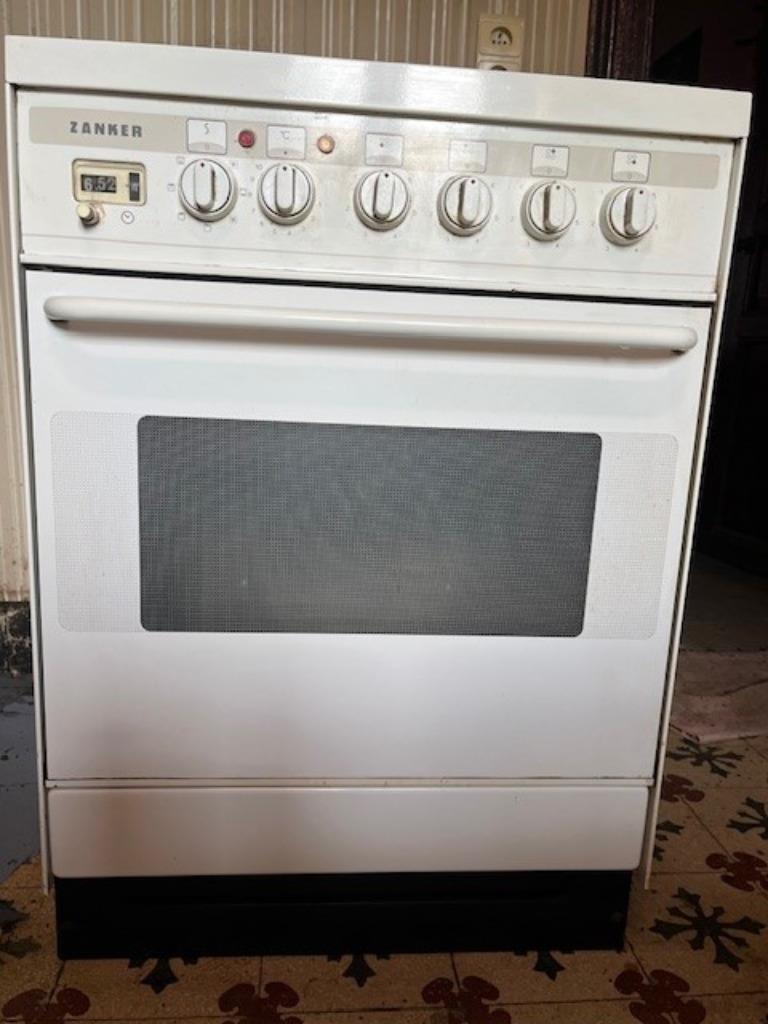 Cuisinière électrique Zanker EV 60 plaque vitrocéramique, Ophalen, Gebruikt, 4 kookzones, 85 tot 90 cm