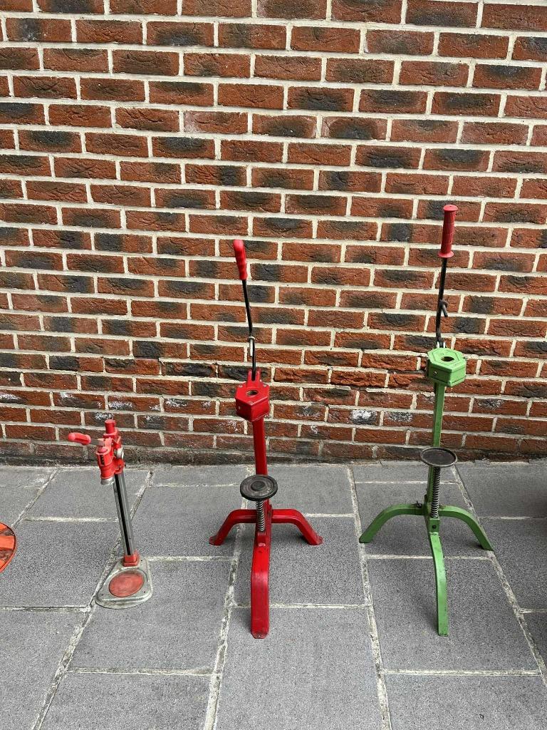 Bouchonneuse sur pied / plusieurs modèle / 15 euros la pièce, Collections, Enlèvement, Utilisé