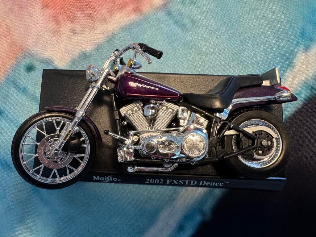 Maisto Harley-Davidson 2002 FXSTD Deuce, Ophalen of Verzenden, Zo goed als nieuw, Maisto
