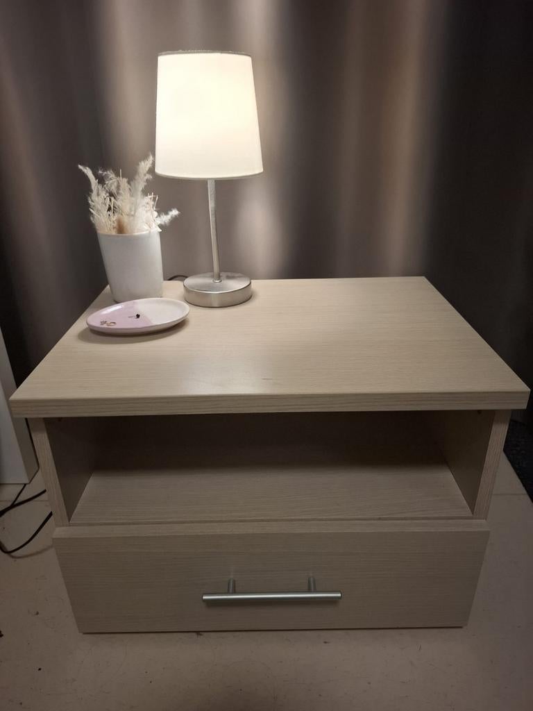 Nachtkastje te koop, Enlèvement