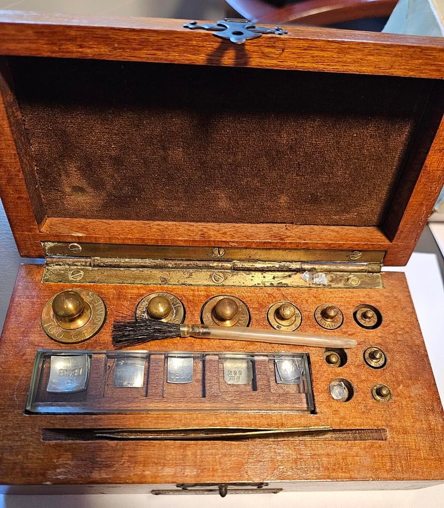 Coffret ancien avec poids de precision, Enlèvement