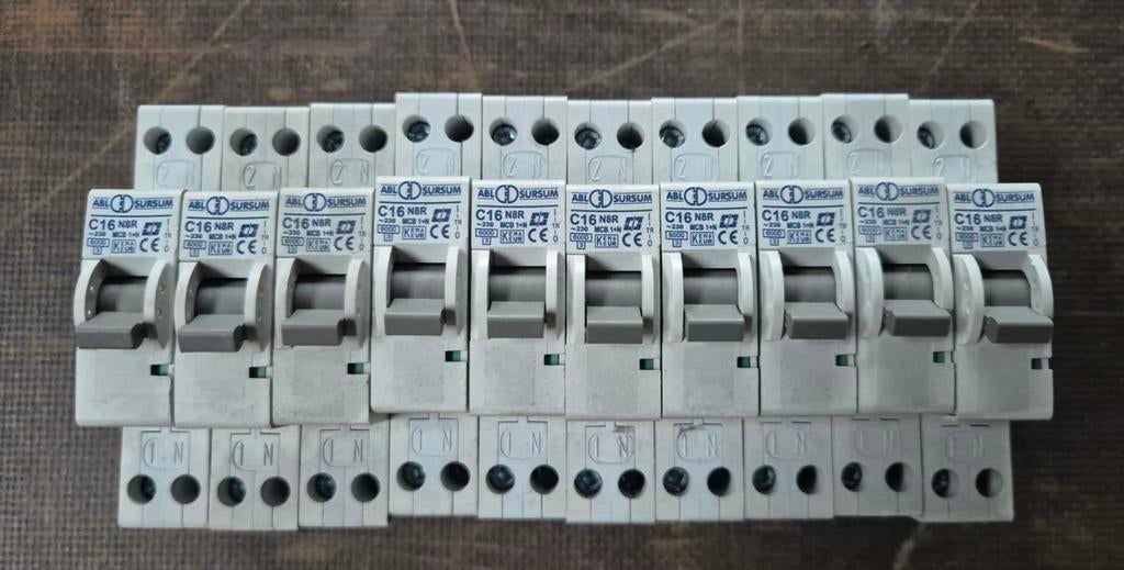 Zekering automaat 16A - 1 Module breed, Doe-het-zelf en Bouw, Ophalen