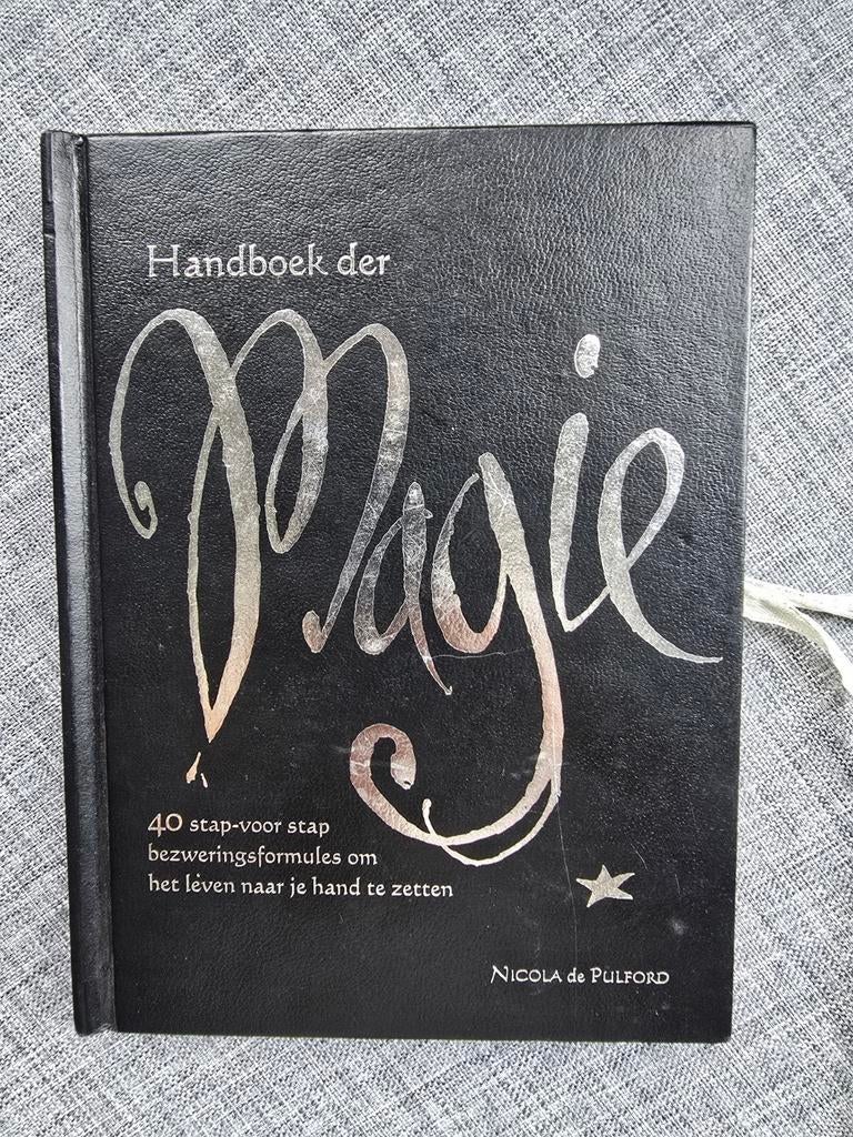 Handboek der Magie, Ophalen of Verzenden, Zo goed als nieuw