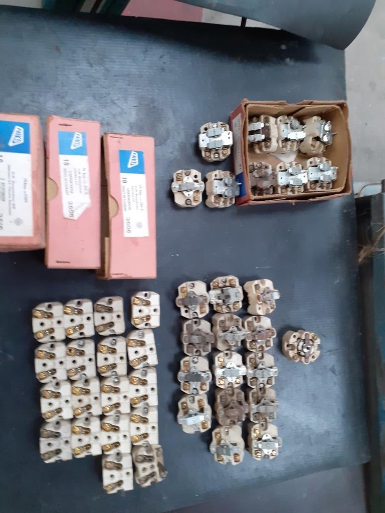 Bakeliet schakelaars, stopcontacten., Ophalen of Verzenden, Gebruikt, Stopcontact