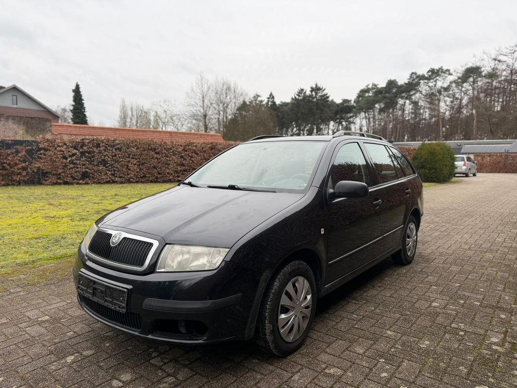 Skoda Fabia 1.2 Benzine 2005 156ooo km Airco wordt gekeurd, Auto's, Zwart, Bedrijf, 5 deurs, Euro 4