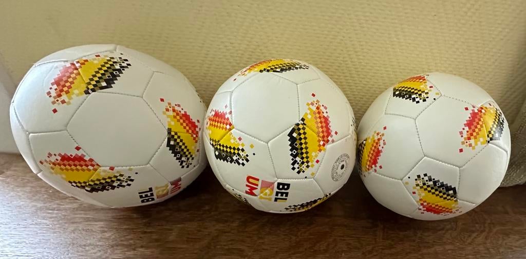 3 BALLONS DE FOOTBALL EN BELGIQUE, Enlèvement ou Envoi