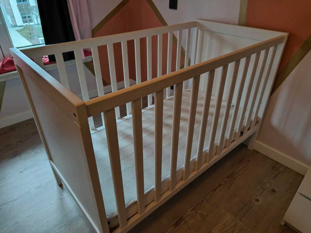 Wit baby/peuter bed met aerosleep matras, Ophalen
