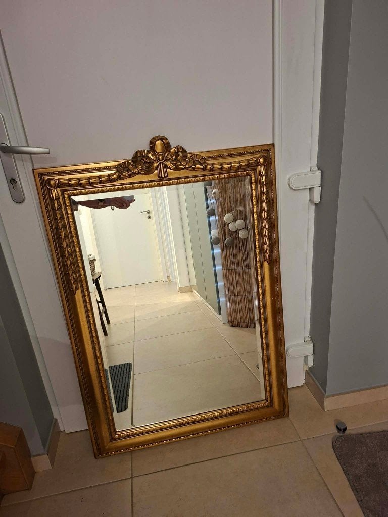 Miroir Deknudt doré sculpté, Enlèvement