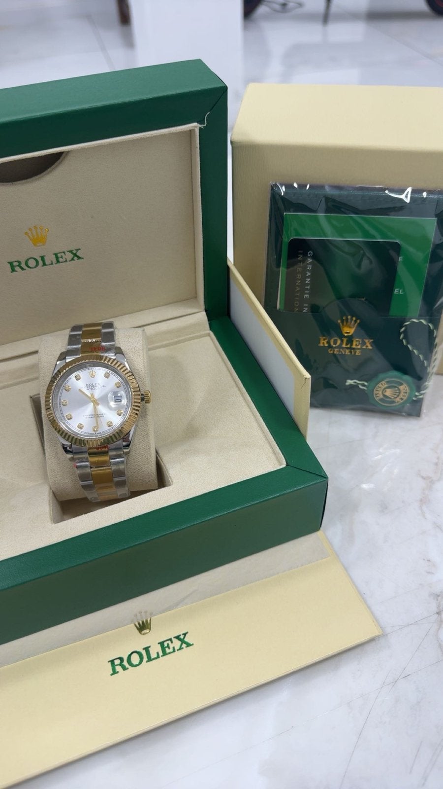 Montre Rolex — cadran argenté — finition dorée/acier, Rolex, Enlèvement ou Envoi, Or, Neuf