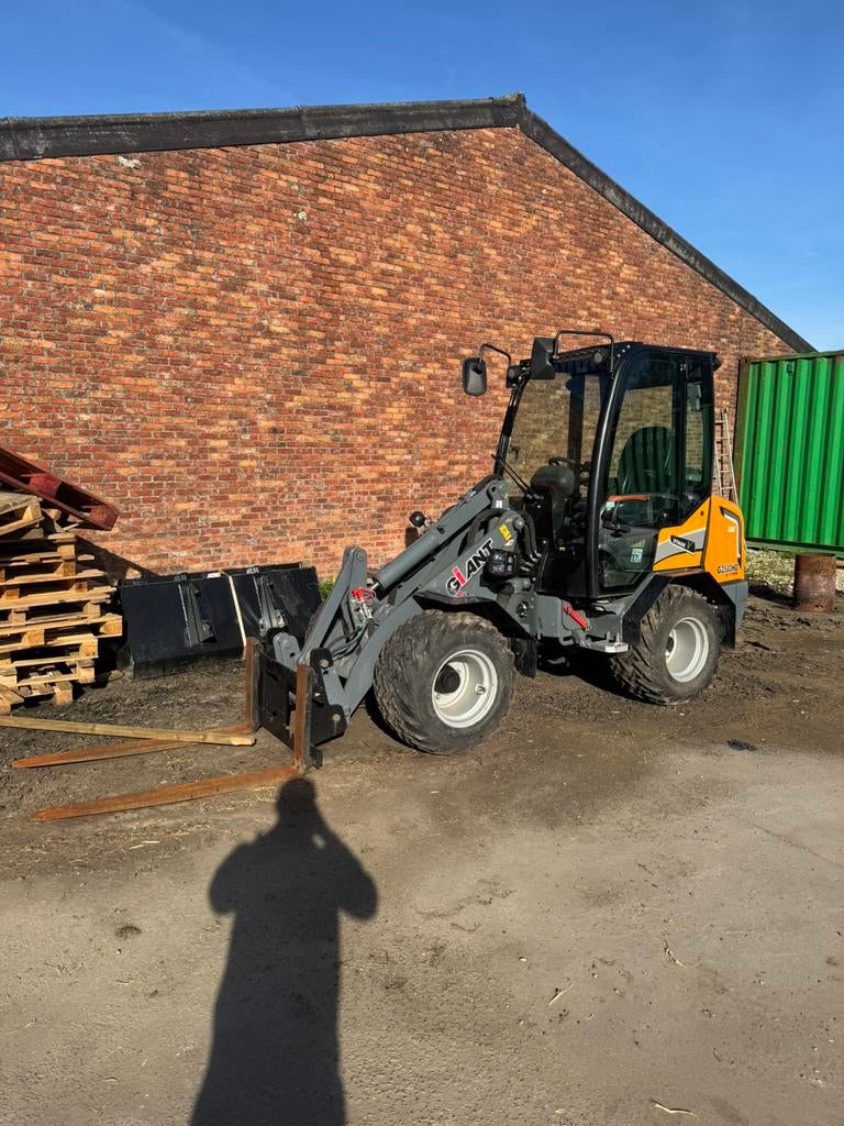 Kniklader/shovel te huur ook met machinist, Ophalen, Grondbewerking