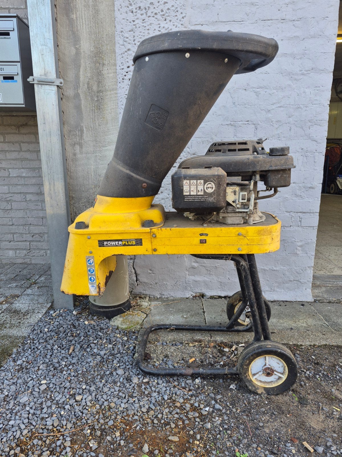 Hakselaar voor snoei afval, Ophalen, Gebruikt, Benzine, Powerplus gardenpro