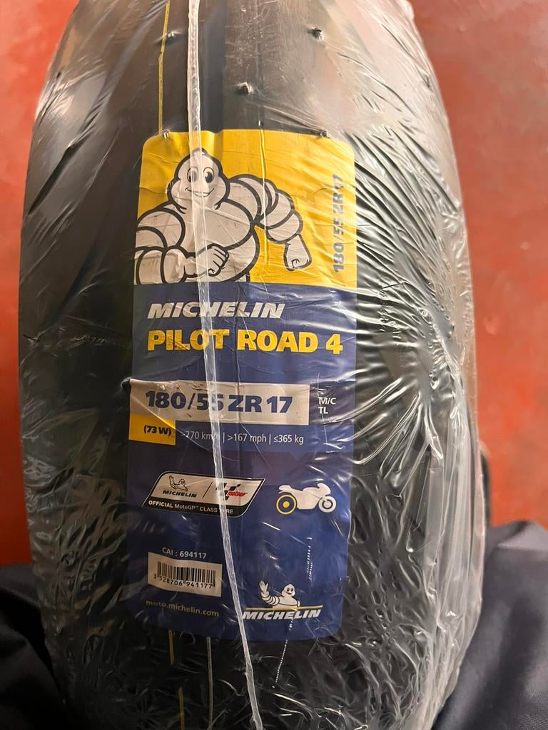 Pneus arrière Michelin road 5 tracer 700, Autos : Pièces & Accessoires, Pneus & Jantes, Enlèvement ou Envoi, Pneu(s)