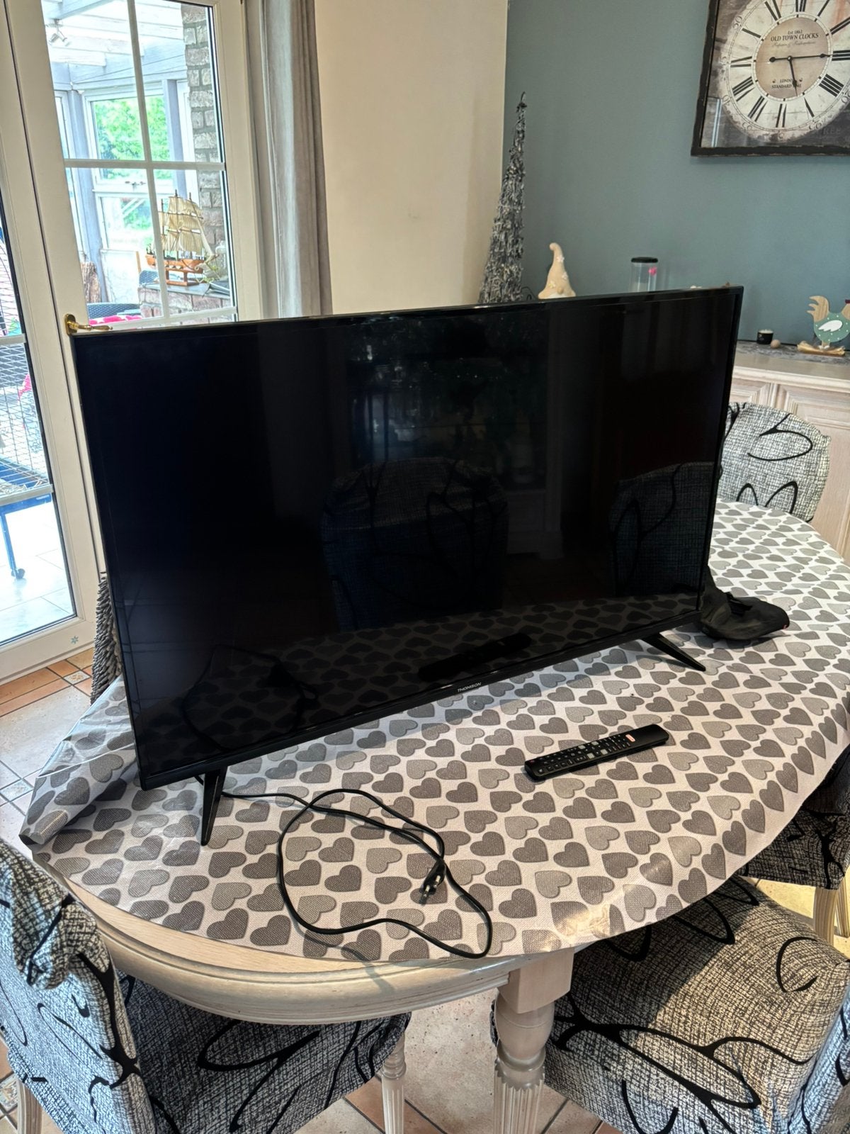 Smart Tv Thomson 108 cm nikel, Audio, Tv en Foto, Televisies, Ophalen, Zo goed als nieuw, LED