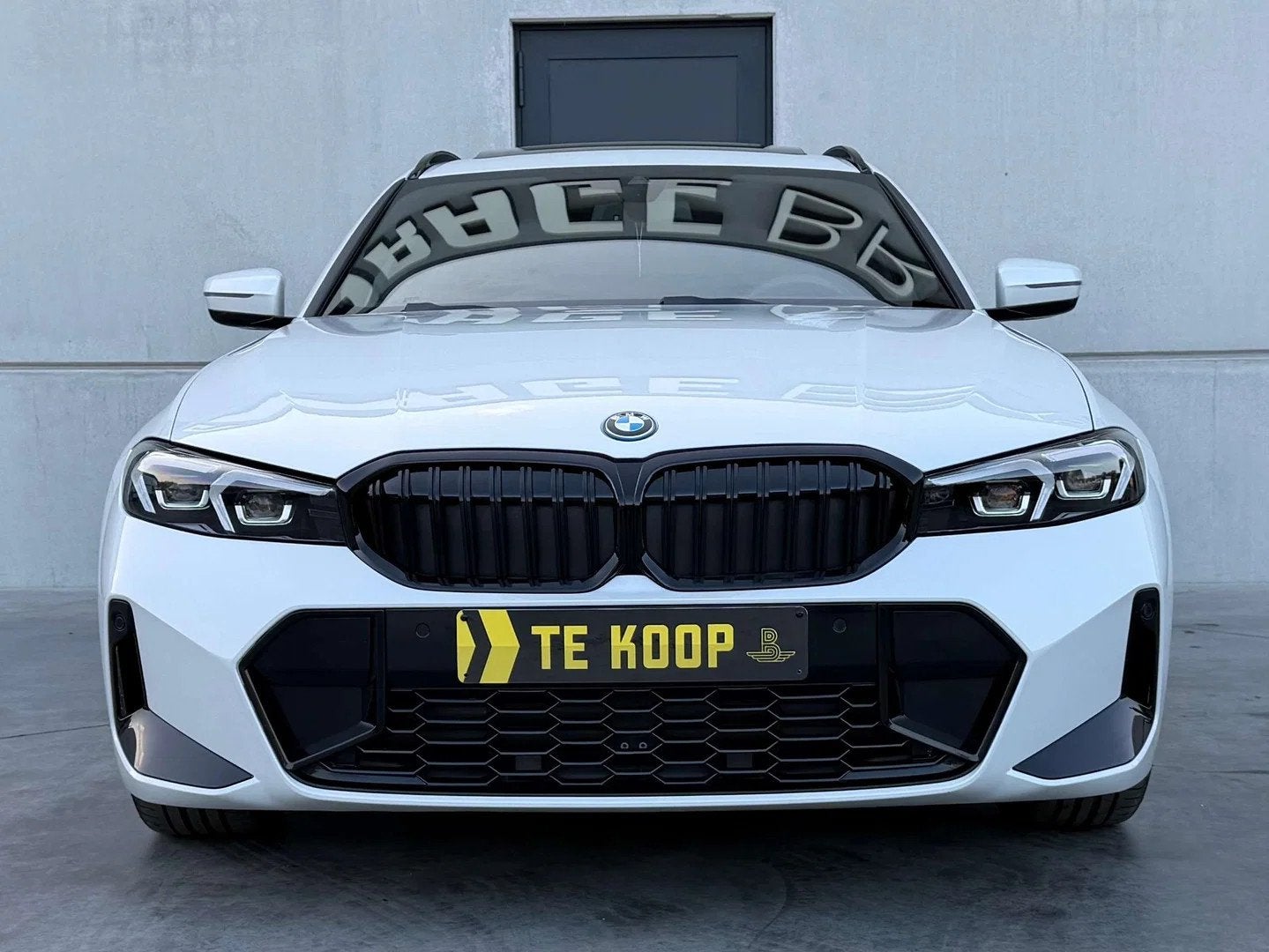 BMW 3 Serie 330 PHEV*M-PACK*PANO*TREKHAAK*COMFORT TOEGANG *M, Automaat, 1998 cc, Gebruikt, Wit