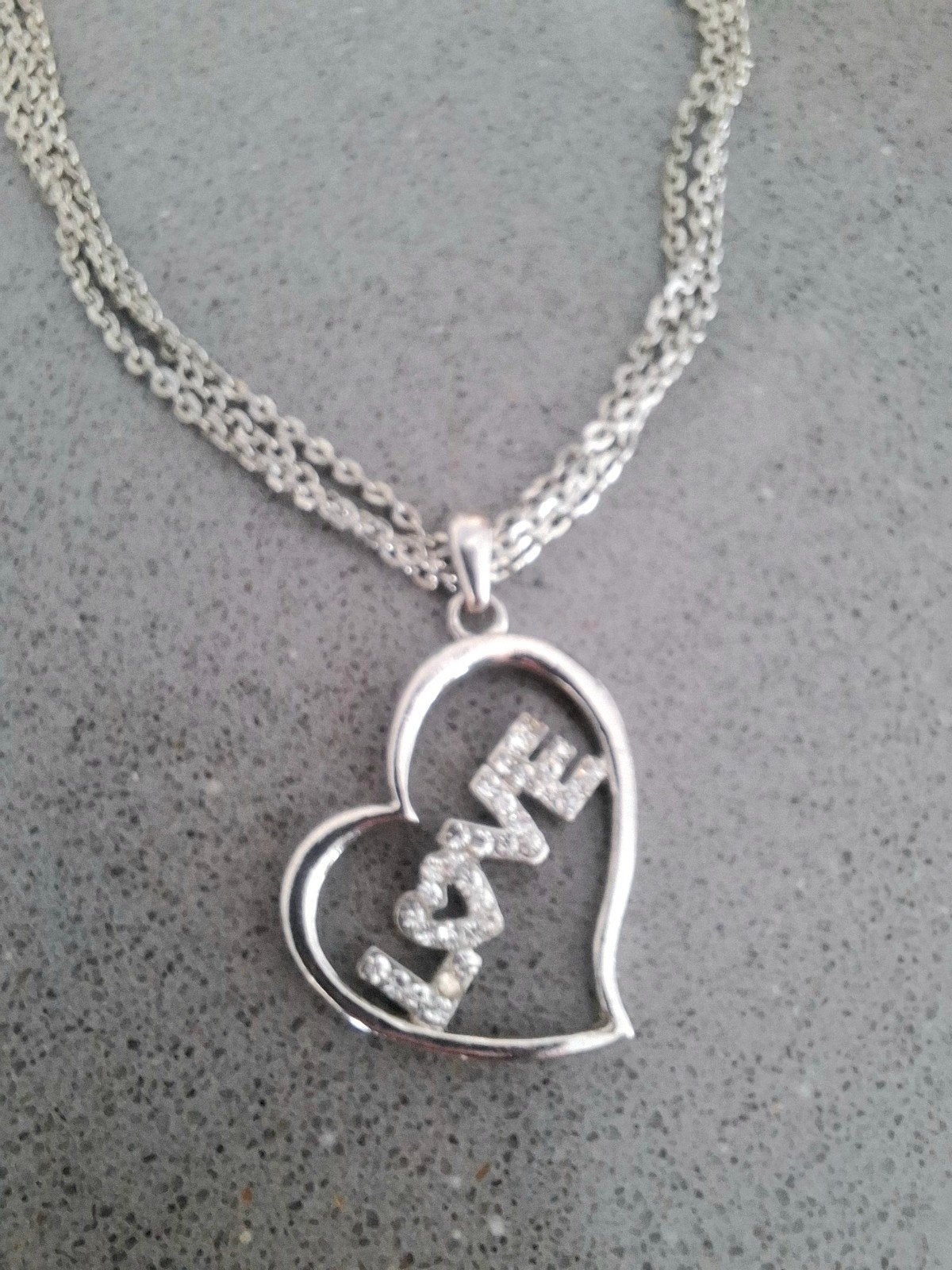Nieuwe halsketting 3 kettingen heart love, Handtassen en Accessoires, Kettingen, Nieuw, Zilver, Zilver, Met hanger