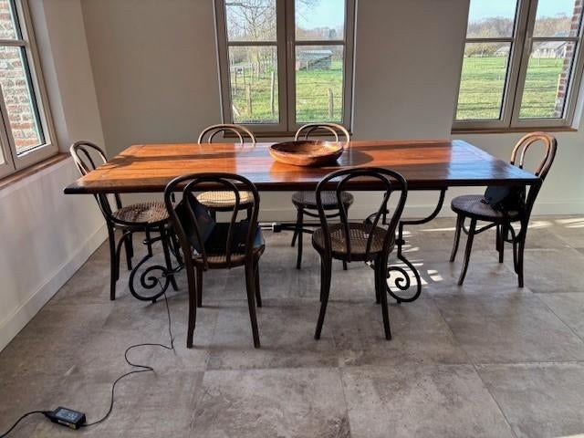 Spaanse massief houten tafel en dressoir-goede staat, Ophalen