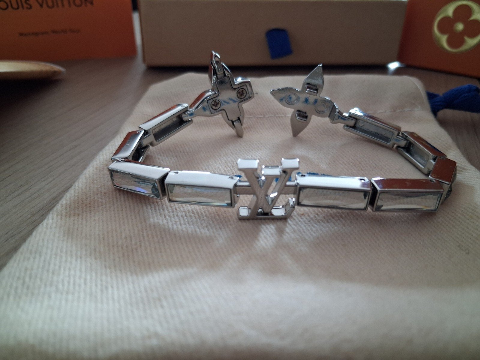 BRACELET LOUIS VUITTON NEUF ET RARE !!JAMAIS PORTÉ  FULL SET, Bijoux, Sacs & Beauté, Bracelets, Enlèvement ou Envoi