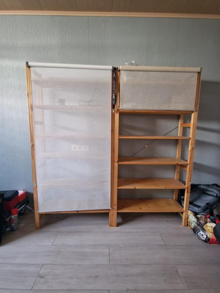 Ikea-rekken met rolgordijnen, Ophalen
