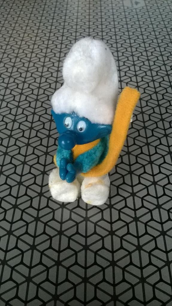 Pluchen knijpsmurf met gele sjaal, Ophalen of Verzenden, Gebruikt, Overige Smurfen, Poppetje, Figuurtje of Knuffel