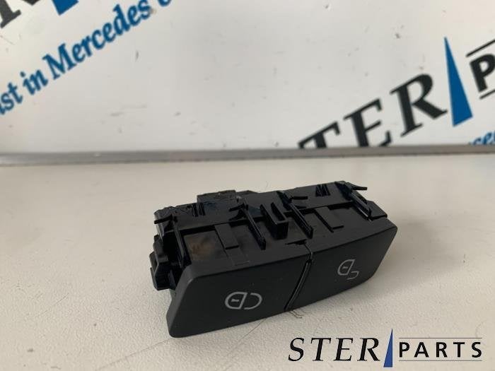 Centrale deurvergrendeling Schakelaar van een Mercedes B-Kla, Gebruikt, -, Ophalen of Verzenden, -