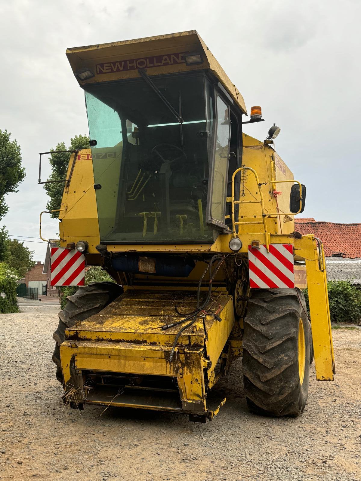 RECHERCHÉ : MOISSONNEUSE NEW HOLLAND, Enlèvement ou Envoi, Cultures, Moissonneuse