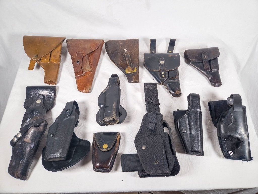 Collection unique de militaria police: 11 holsters, Collections, Enlèvement, Autres, Autres types