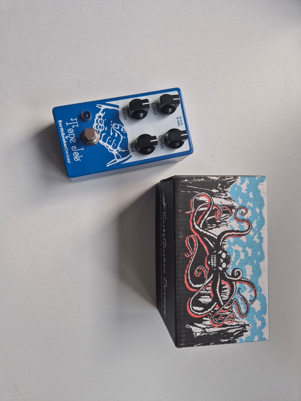 Appareils antisismiques - Tone Job (pédale de guitare), Musique & Instruments, Effets, Enlèvement ou Envoi, Comme neuf, Equalizer ou Égaliseur