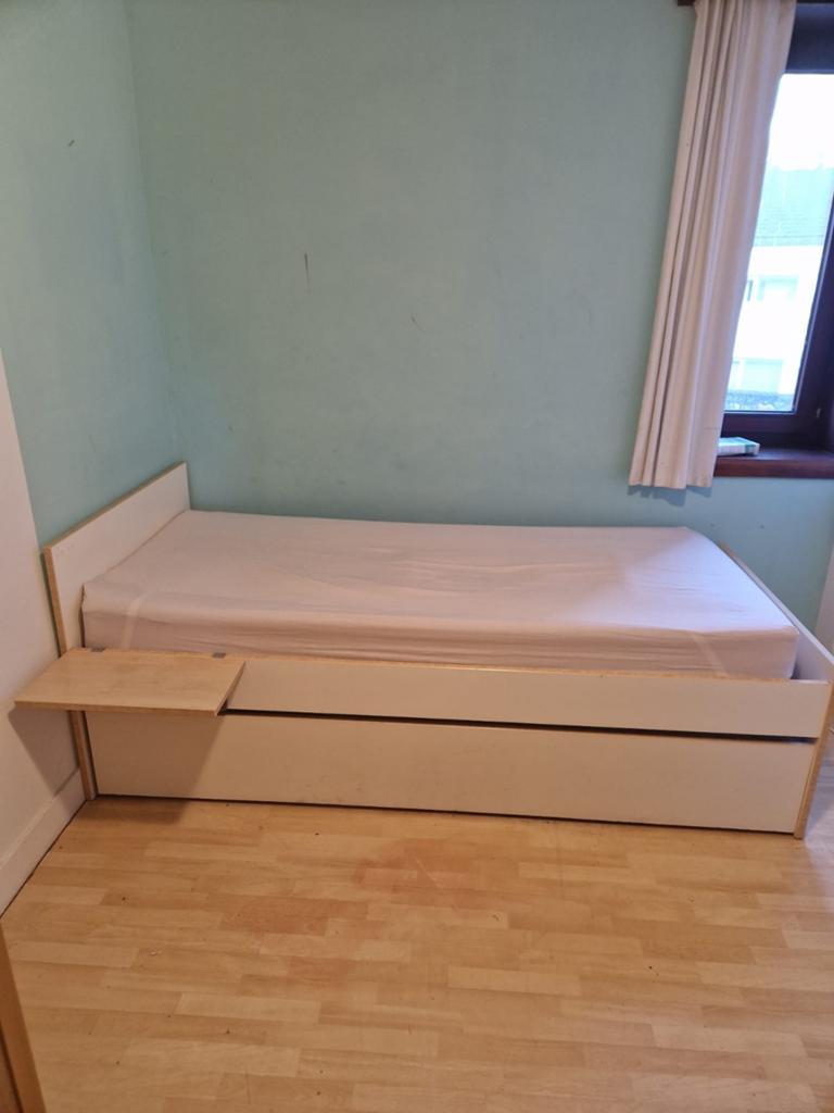 Bed met uitschuifbaar logeerbed, Ophalen