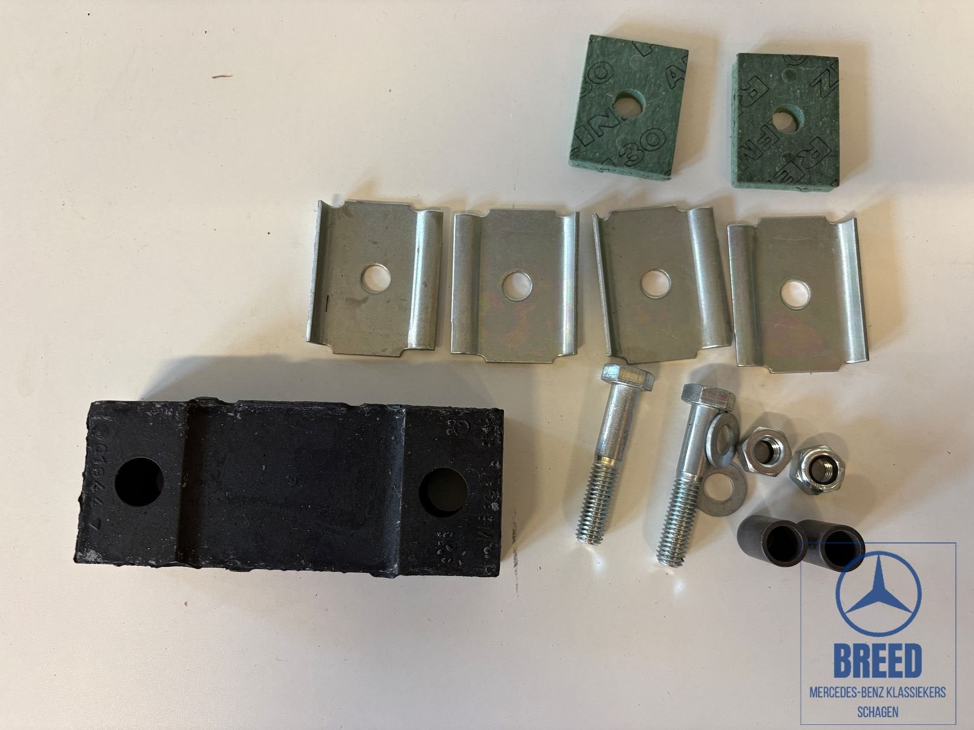 NOS montageset uitlaat voor Mercedes-Benz T2 309 310, -, Nieuw, Ophalen of Verzenden, -