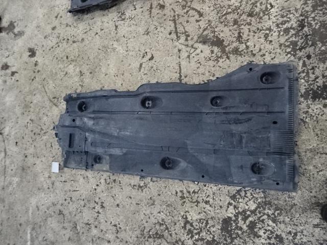PLAQUE ARRIÈRE AVANT GAUCHE Seat Leon (5FB) (5Q0825202L), Utilisé, Seat