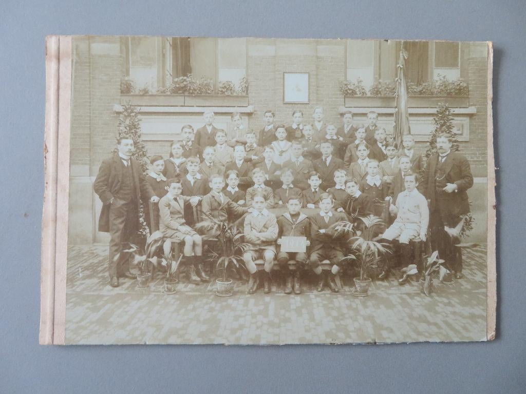 grote foto school of internaat 1914, Verzamelen, Foto's en Prenten, Foto, Ophalen of Verzenden, Zo goed als nieuw, Voor 1940