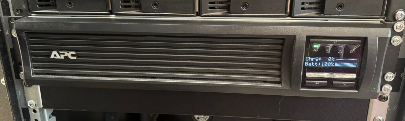 Onduleur APC Smart-UPS 1500 VA / 1000 W, rack 19" 2U, Enlèvement ou Envoi, Comme neuf