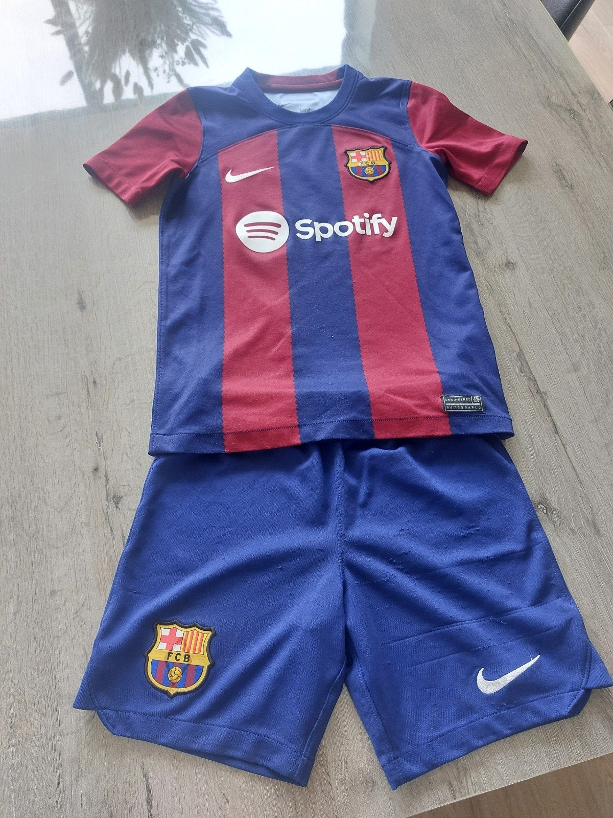 officiële voetbal tenue Barcelona mt 128/137, Sports & Fitness, Taille XS ou plus petite, Enlèvement ou Envoi, Utilisé, Set
