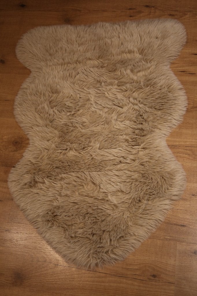 Zacht imitatiebont vloerkleed in taupe - 96 x 62 cm, Ophalen, Gebruikt, 50 tot 100 cm, Beige