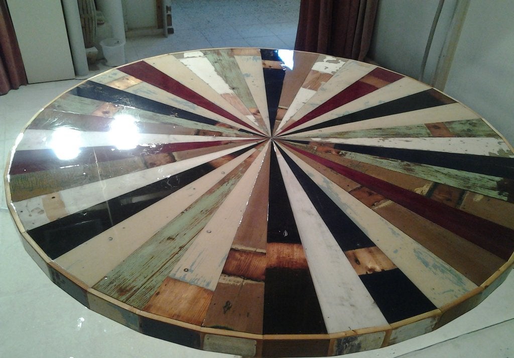 Zeer grote ronde vergadertafel sloophout met epoxy rvs poot., Huis en Inrichting, Ophalen, Nieuw