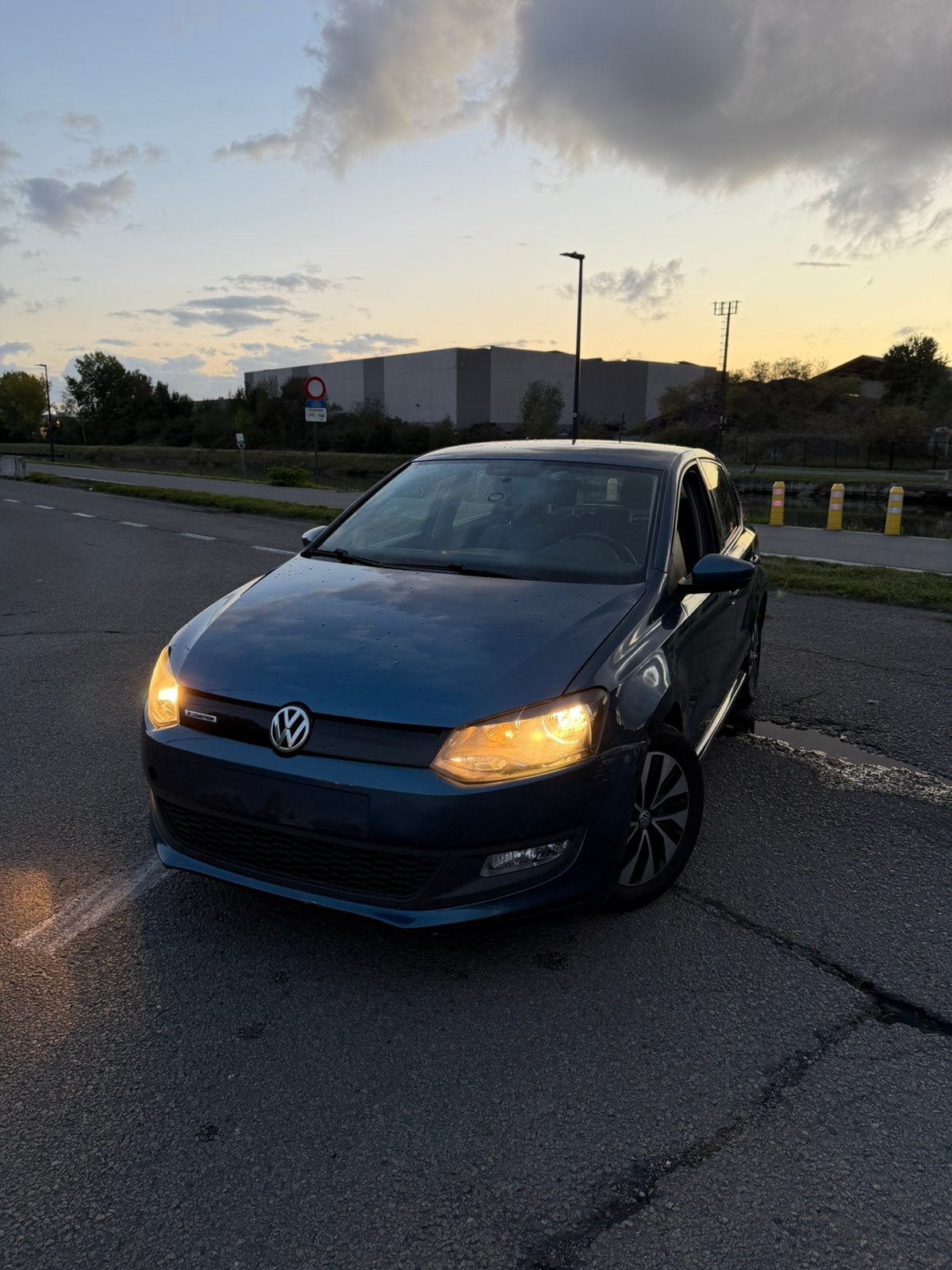 VW POLO 1.0 ESSENCE AVEC FEUILLE ROSE CAR PASS, Auto's, Bedrijf, 5 deurs, Polo, Automaat